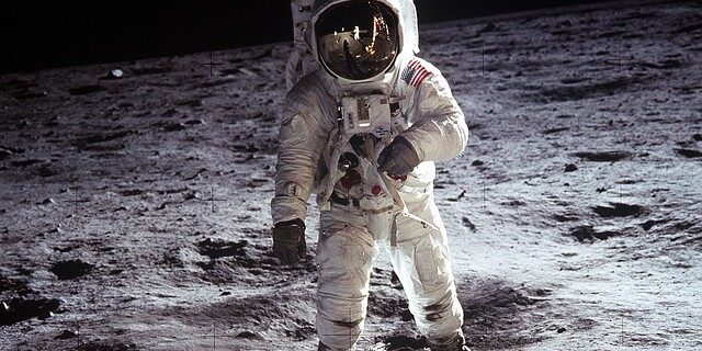 moon-landing-60582_640-e1440099679343